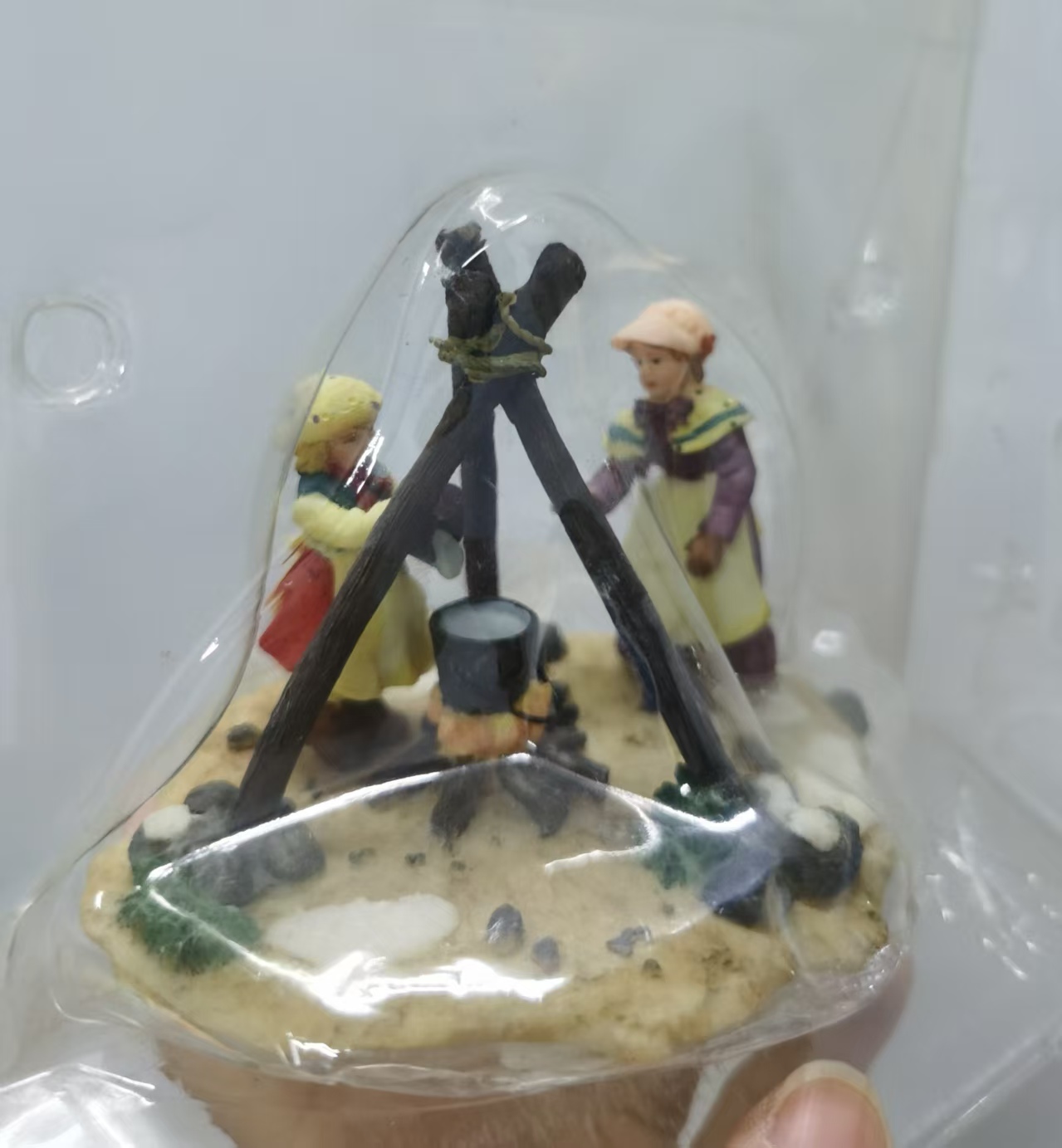 Campfire Cooking - Resin figure mental psychological sand table